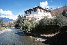 1021_bhutan_1994_dzong von paro.jpg